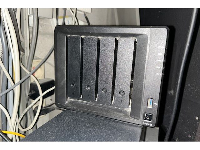 Serverkast met inhoud - afbeelding 9 van  11