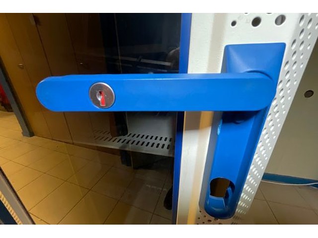 Serverkast met inhoud - afbeelding 3 van  13