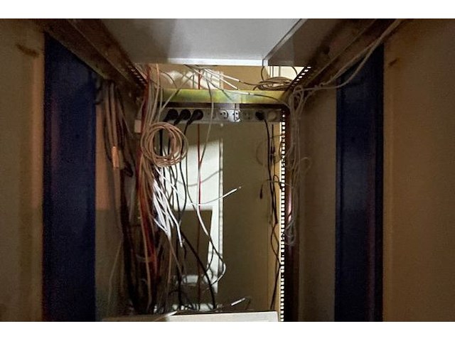 Serverkast met inhoud - afbeelding 7 van  13