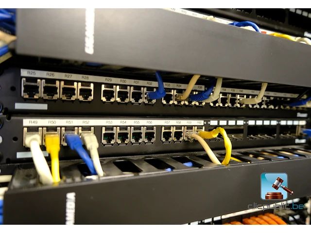 Serverkast met inhoud - afbeelding 2 van  18