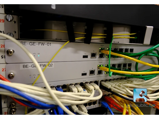 Serverkast met inhoud - afbeelding 4 van  18