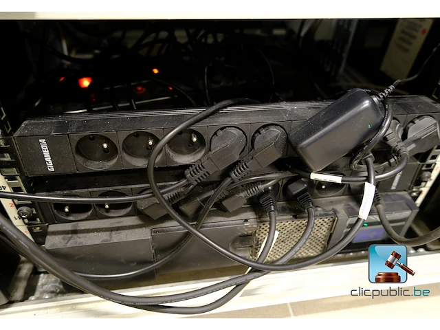 Serverkast met inhoud - afbeelding 9 van  18