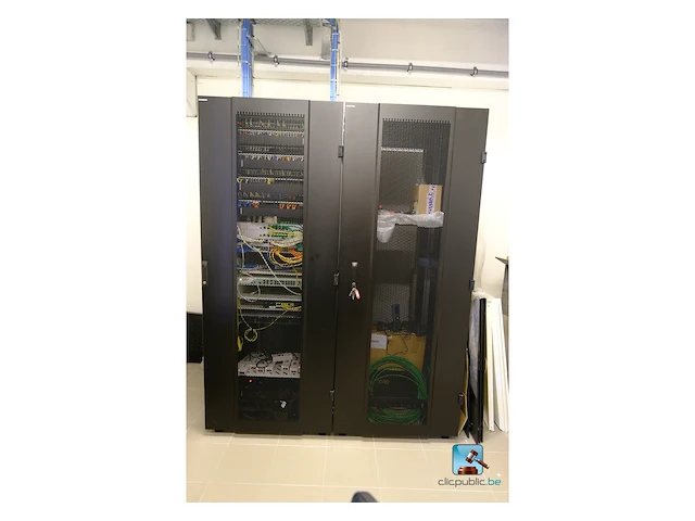 Serverkast met inhoud - afbeelding 1 van  18