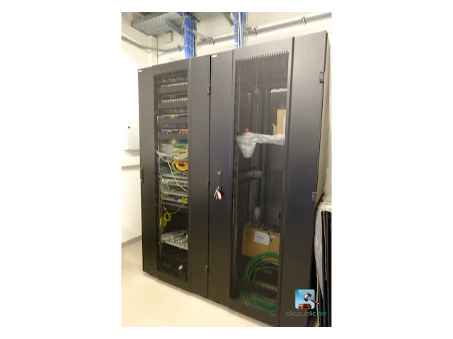 Serverkast met inhoud - afbeelding 11 van  18