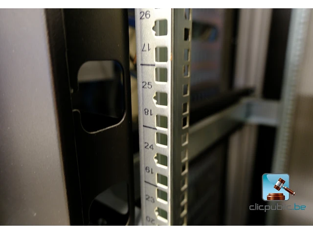 Serverkast met inhoud - afbeelding 14 van  18