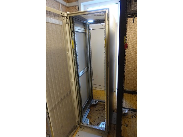 Serverrack - afbeelding 2 van  5