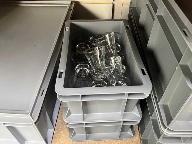 Servies, glaswerk en bestek - afbeelding 5 van  21