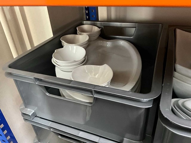 Servies, glaswerk en bestek - afbeelding 8 van  21