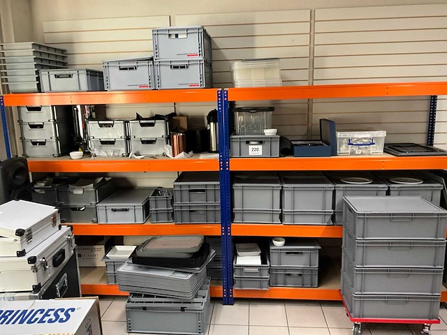 Servies, glaswerk en bestek - afbeelding 1 van  21