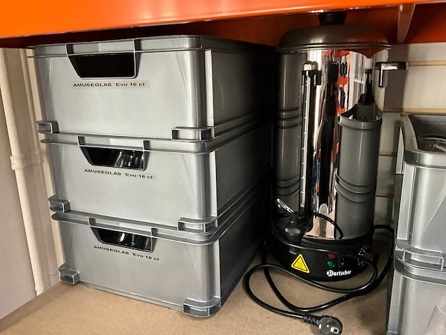 Servies, glaswerk en bestek - afbeelding 12 van  21