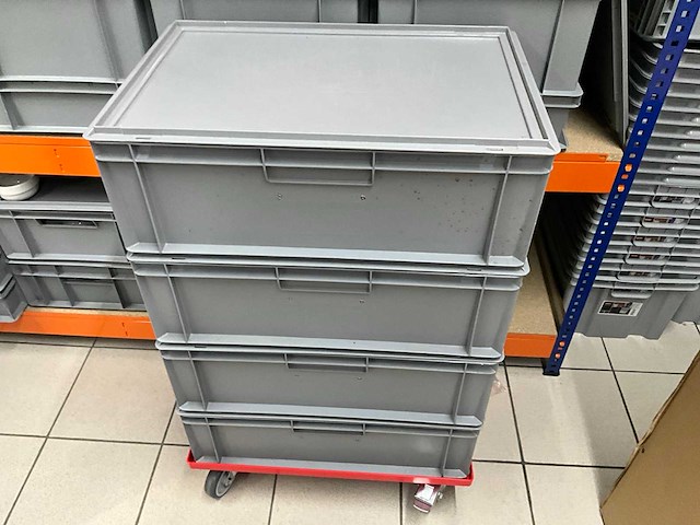 Servies, glaswerk en bestek - afbeelding 18 van  21