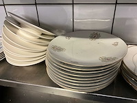 Servies, glaswerk en bestek - afbeelding 3 van  32