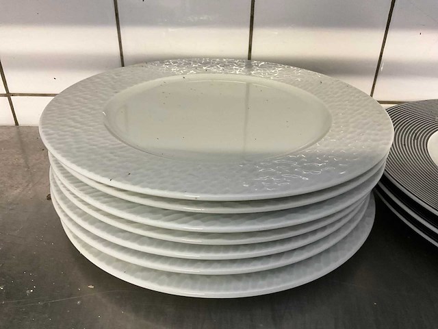 Servies, glaswerk en bestek - afbeelding 6 van  32