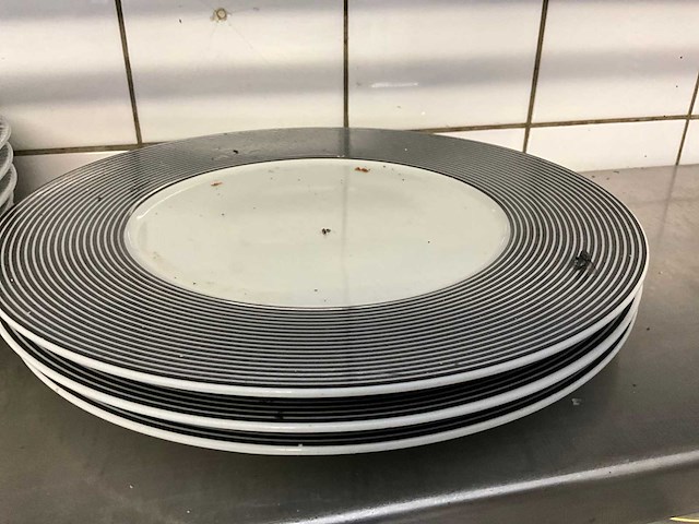 Servies, glaswerk en bestek - afbeelding 7 van  32