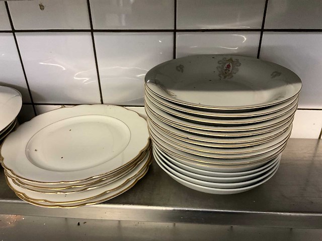 Servies, glaswerk en bestek - afbeelding 8 van  32