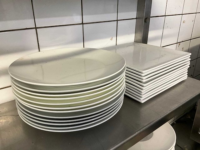 Servies, glaswerk en bestek - afbeelding 9 van  32
