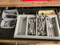 Servies, glaswerk en bestek - afbeelding 1 van  32