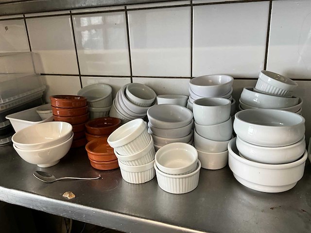 Servies, glaswerk en bestek - afbeelding 17 van  32