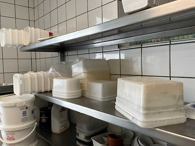 Servies, glaswerk en bestek - afbeelding 18 van  32