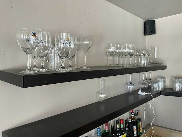 Servies, glaswerk en bestek - afbeelding 20 van  32