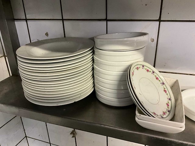 Servies, glaswerk en bestek - afbeelding 31 van  32