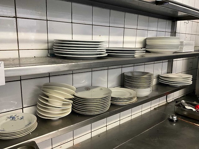 Servies, glaswerk en bestek - afbeelding 32 van  32