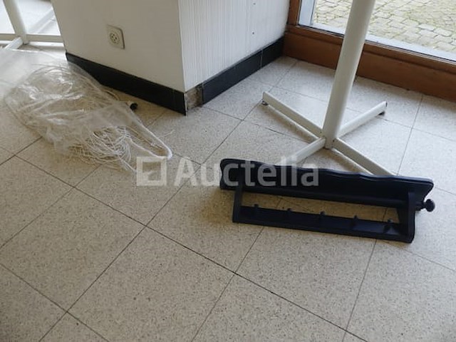 Servies + tafels + diverse accessoires - afbeelding 2 van  8