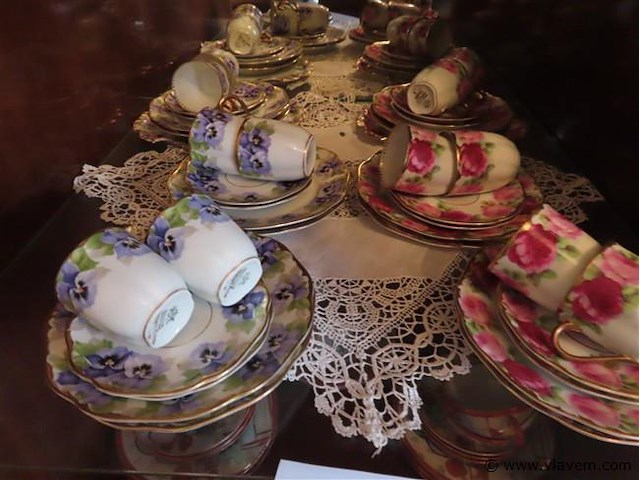 Serviesgoed en kader - afbeelding 2 van  4