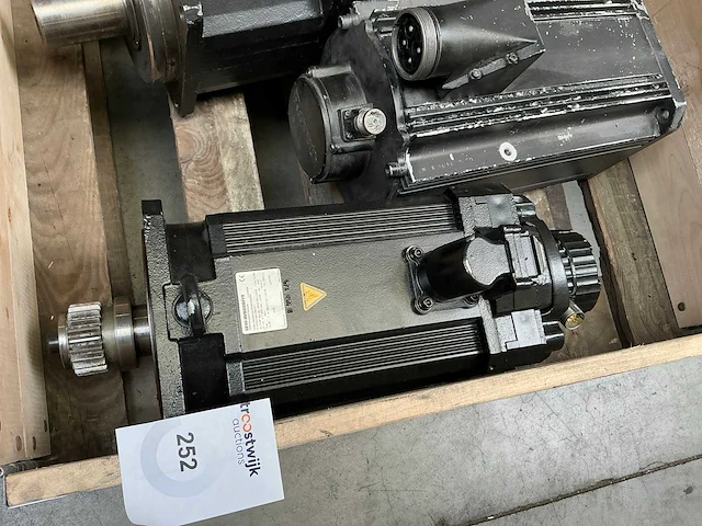 Servomotor (7x) - afbeelding 2 van  9