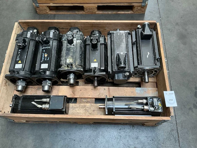 Servomotor (8x) - afbeelding 1 van  7