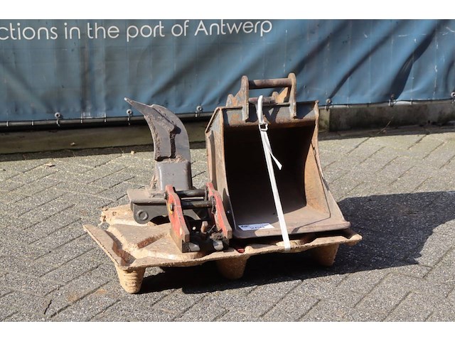 Set aanbouwdelen s30-150 snelwissel/bak/rippertand - afbeelding 1 van  1