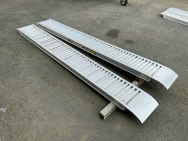 Set aanhangwagen oprijplaten aluminium 2500kg *nieuw* - afbeelding 2 van  2