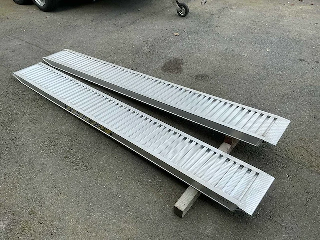 Set aanhangwagen oprijplaten aluminium 2500kg - afbeelding 2 van  2