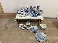 Set aardewerk en decoratieve keramiek – blauw-witte decoratie - afbeelding 6 van  7