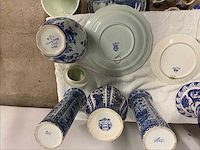 Set aardewerk en decoratieve keramiek – blauw-witte decoratie - afbeelding 1 van  7