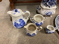 Set aardewerk en decoratieve keramiek – blauw-witte decoratie - afbeelding 4 van  7