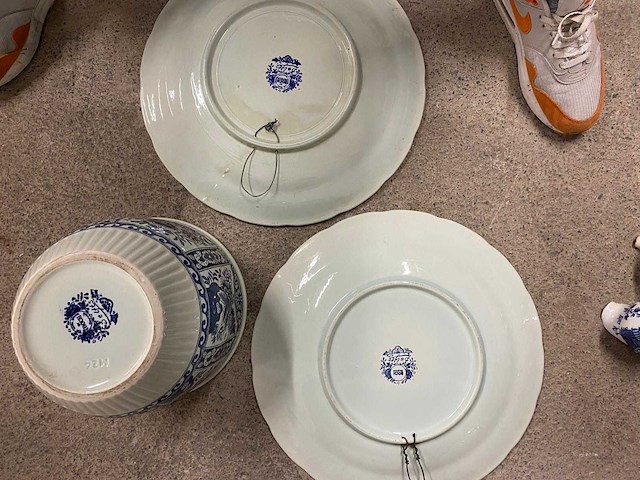 Set aardewerk en decoratieve keramiek – blauw-witte decoratie - afbeelding 5 van  7