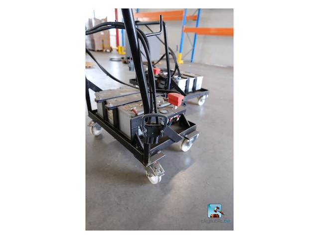 Set accu’s op een trolley - afbeelding 3 van  5