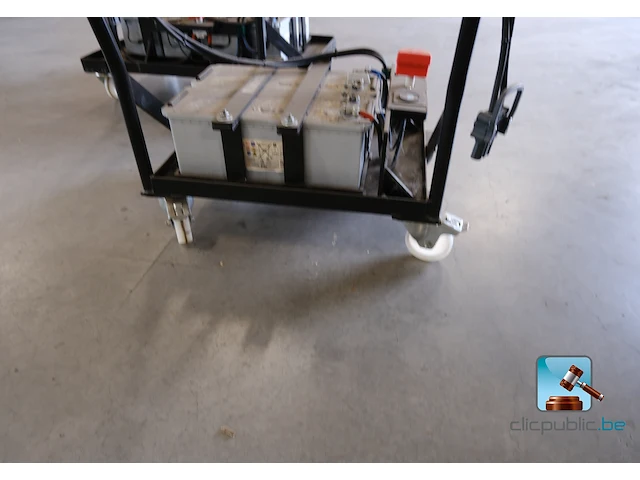 Set accu’s op een trolley - afbeelding 4 van  5