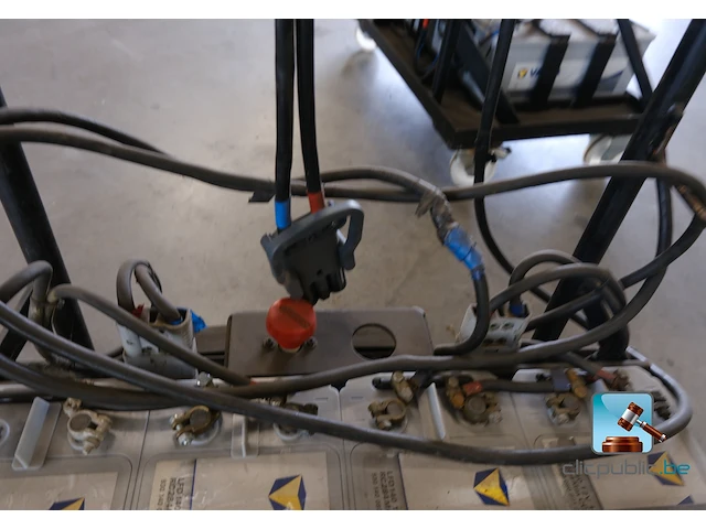 Set accu’s op een trolley - afbeelding 3 van  4