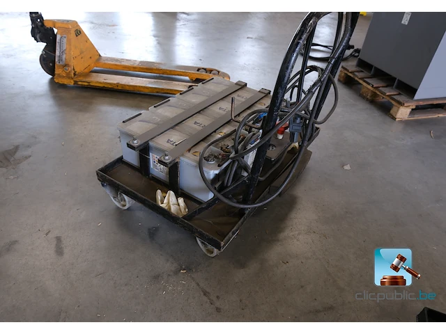 Set accu’s op een trolley - afbeelding 4 van  4