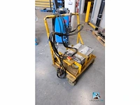 Set accu’s op een trolley