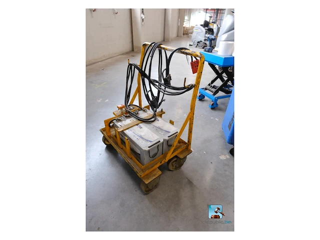 Set accu’s op een trolley - afbeelding 3 van  7