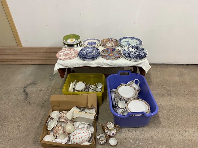 Set antieke servies en porselein – europees en diverse merken - afbeelding 1 van  14