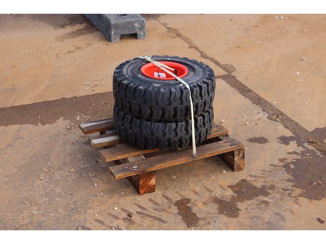 Set banden ecosolid 18x7-8 4.33 - afbeelding 1 van  1