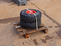 Set banden ecosolid 18x7-8 4.33 - afbeelding 1 van  1