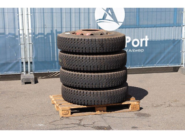 Set banden op velg dunlop 4stuks - afbeelding 1 van  1