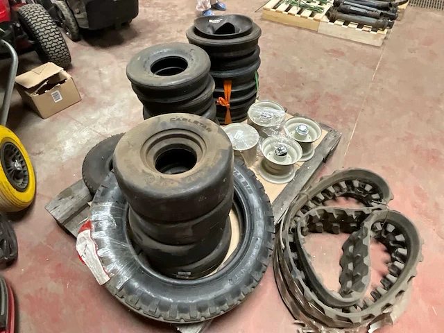 Set banden, velgen en rubberen rupsbanden – gemotoriseerde teelt / kleine landbouwmachines - afbeelding 3 van  8