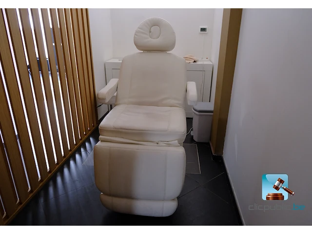 Set bestaande uit een elektrische fauteuil en een lage kast - afbeelding 1 van  11