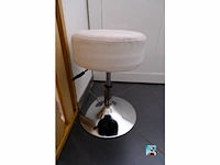 Set bestaande uit een elektrische fauteuil en een lage kast - afbeelding 8 van  11
